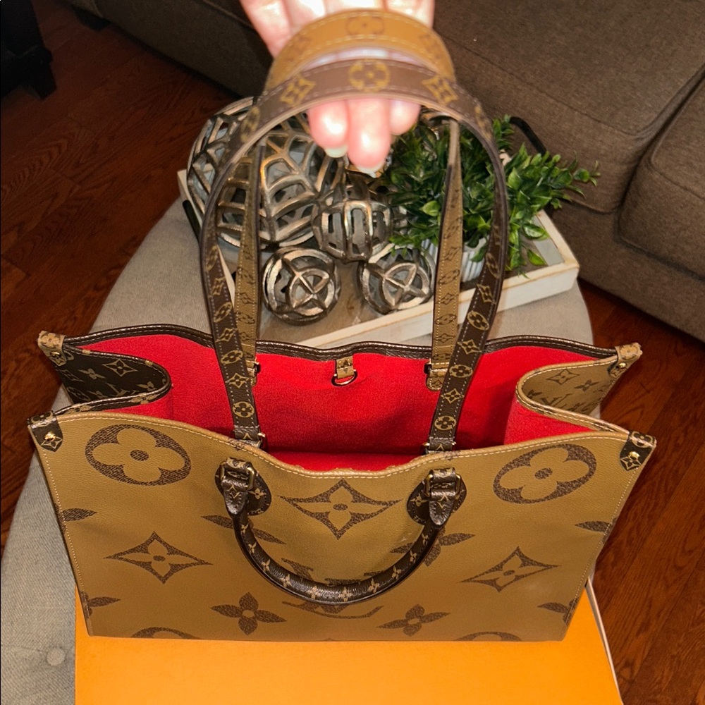 Louis Vuitton Onthego GM shoulder bag - Picture 4 of 16